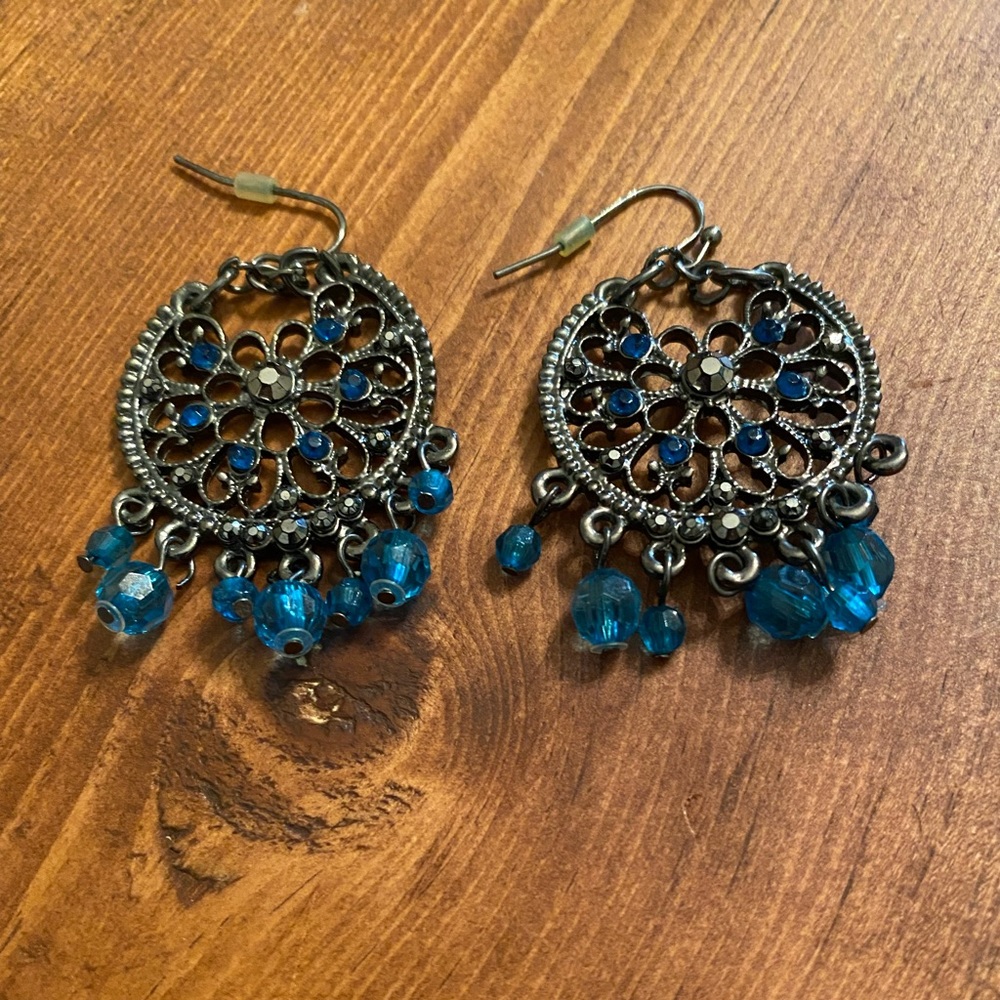 3/$10 jewelry Dark silver with teal beads earrings